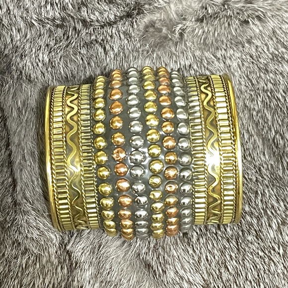 Vintage style bundle of cuff bangles - Picture 8 of 14